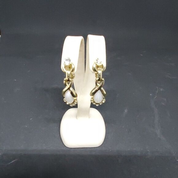 Vintage Sarah Coventry Gold & White Clip Earrings - Picture 1 of 4